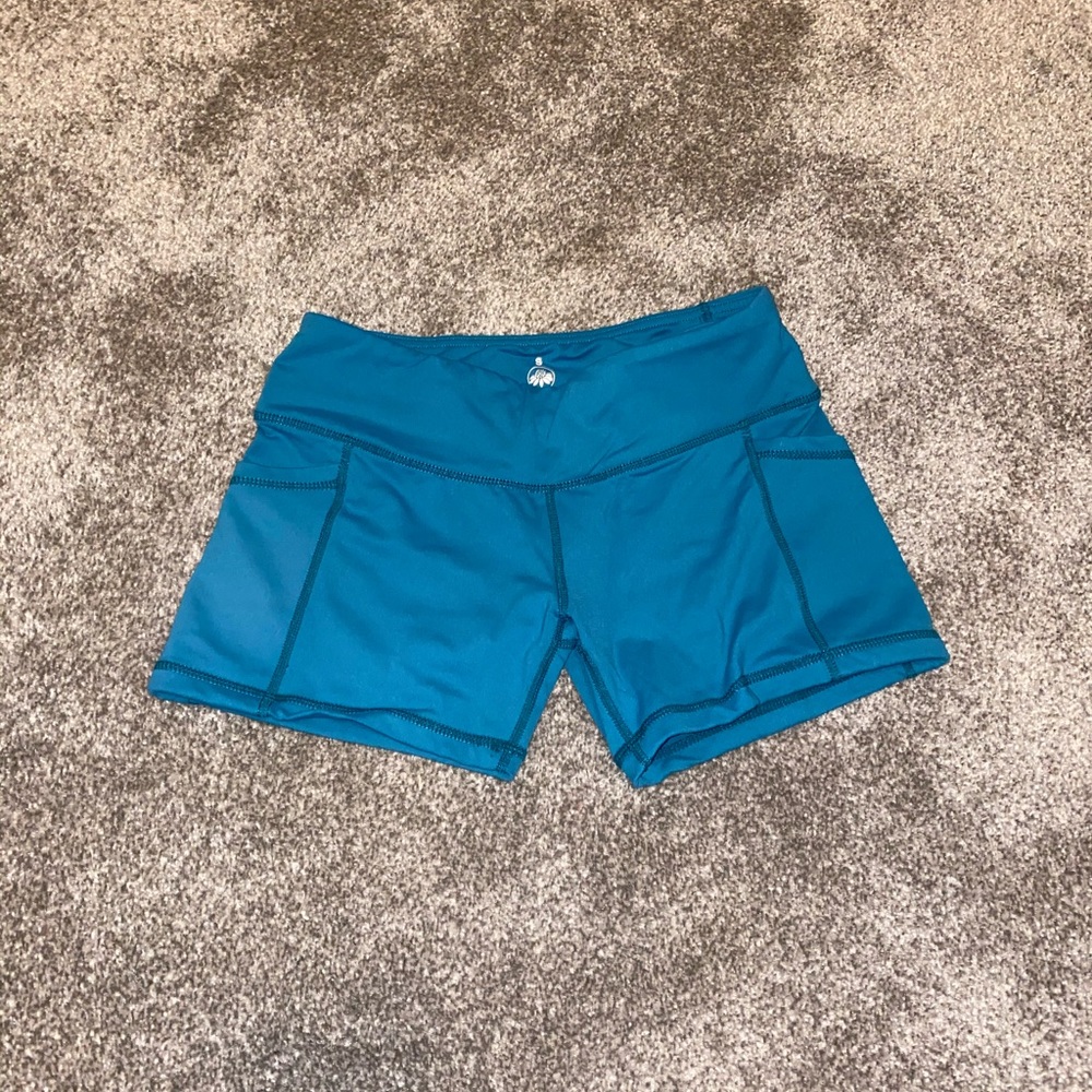 athletic shorts with pockets